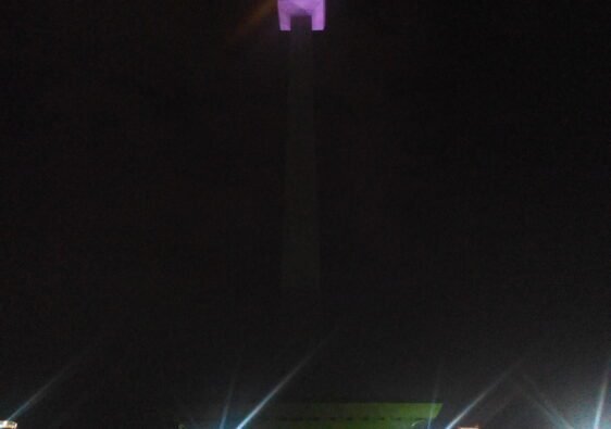Monas waktu malam