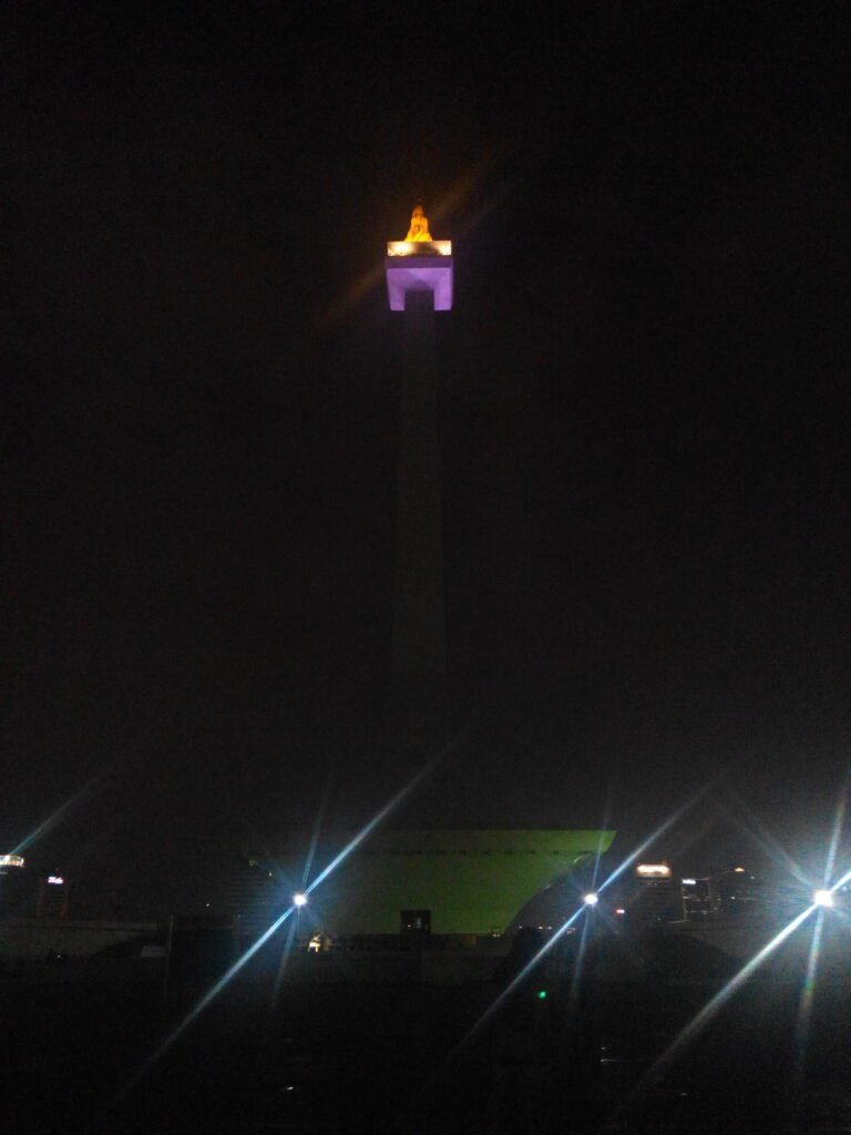 Monas waktu malam