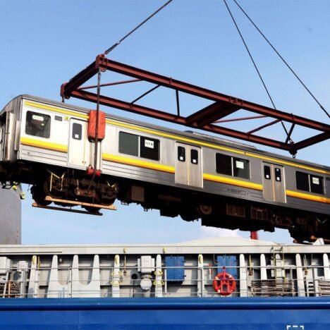 Sepasang Sepatu, Tak Sama tapi Setujuan