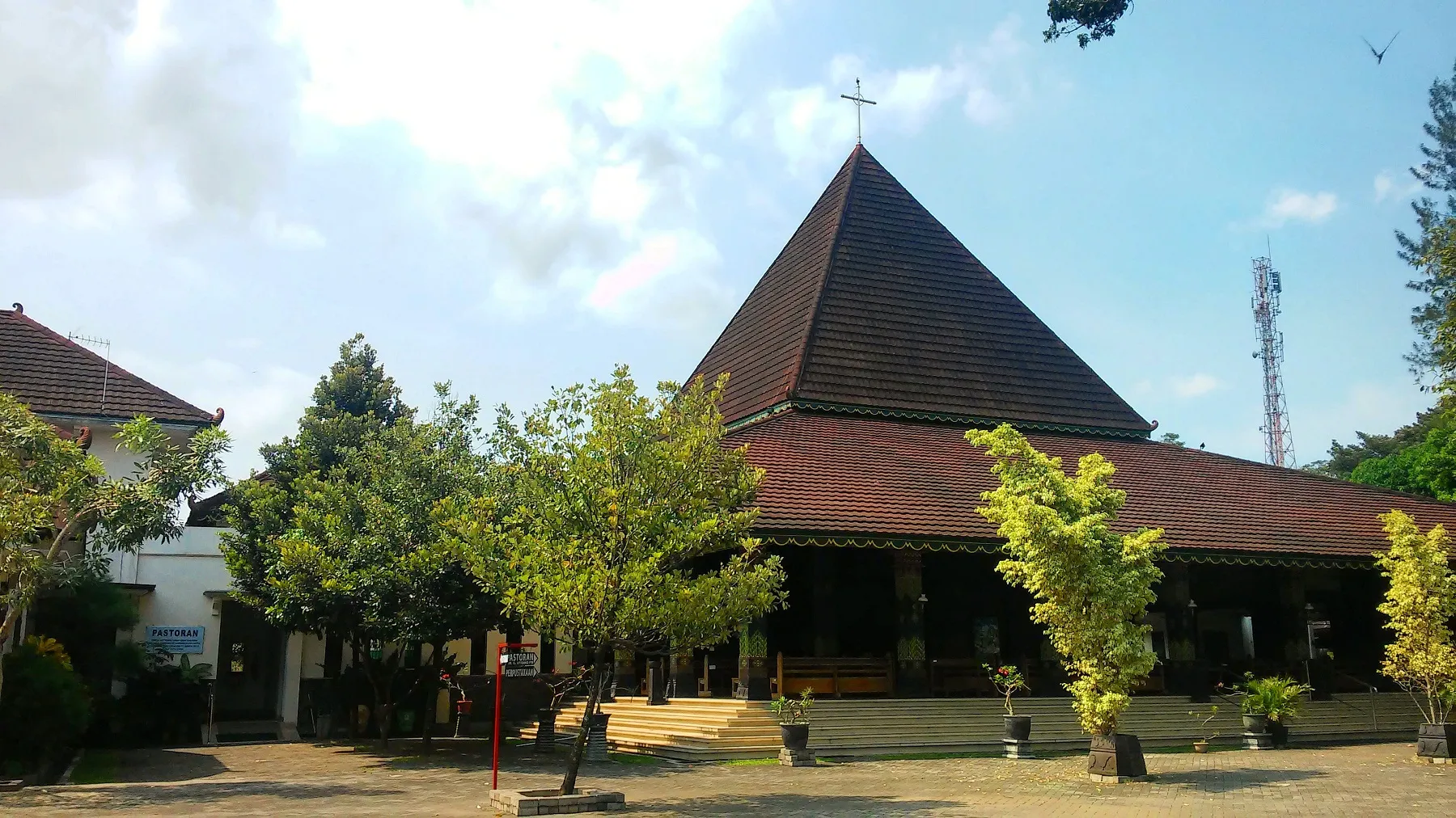 gereja ganjuran (foto: tukangngider.com)